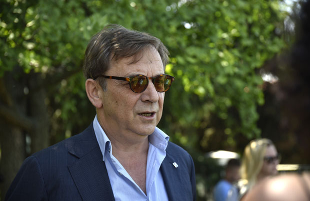 ТИХОМИР СТАНИЋ ДЕМАНТУЈЕ ПИСАЊЕ МЕДИЈА: Нисам рекао да напуштам Атеље
